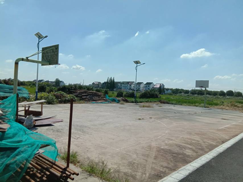马新村篮球场