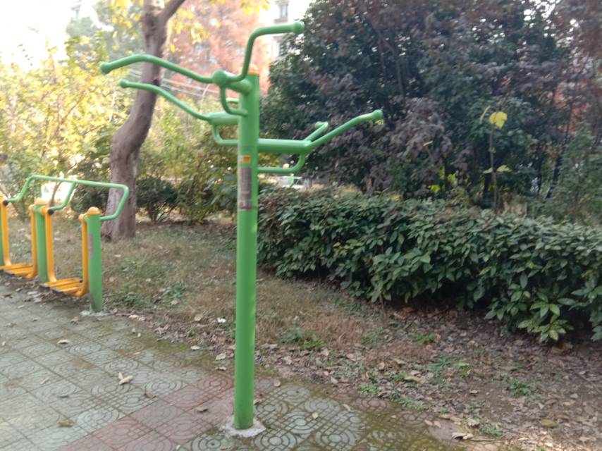 引体向上训练器