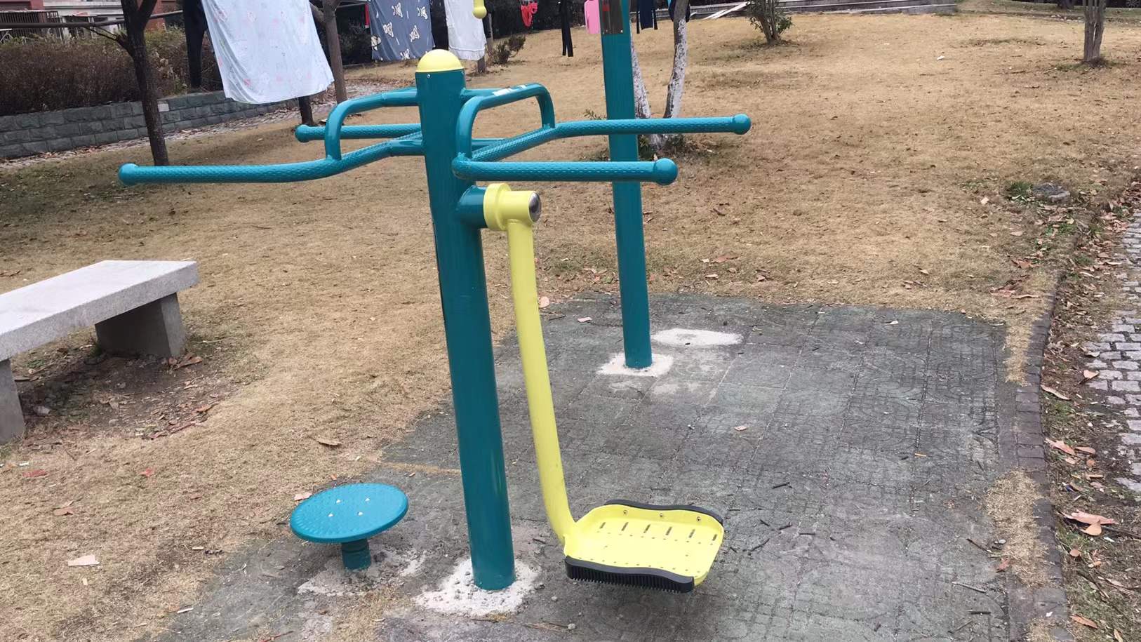 扭腰钟摆器