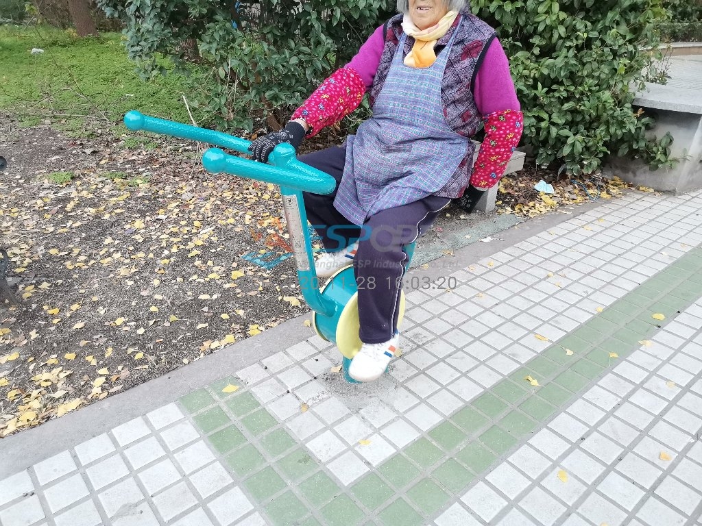卧式健身车