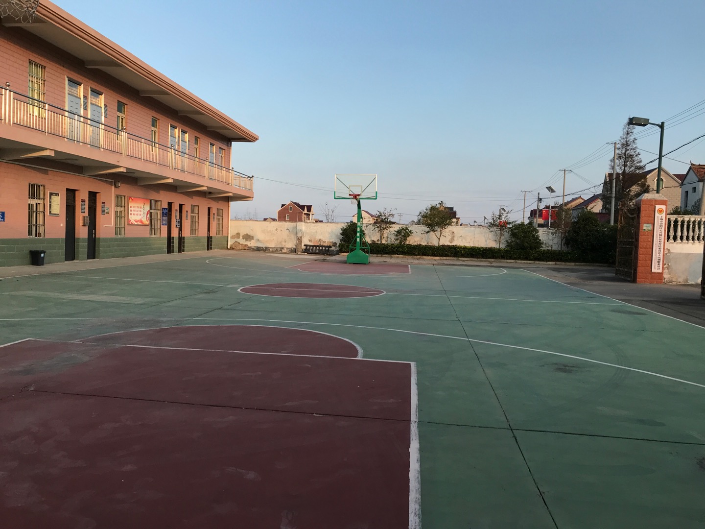 长征村篮球场