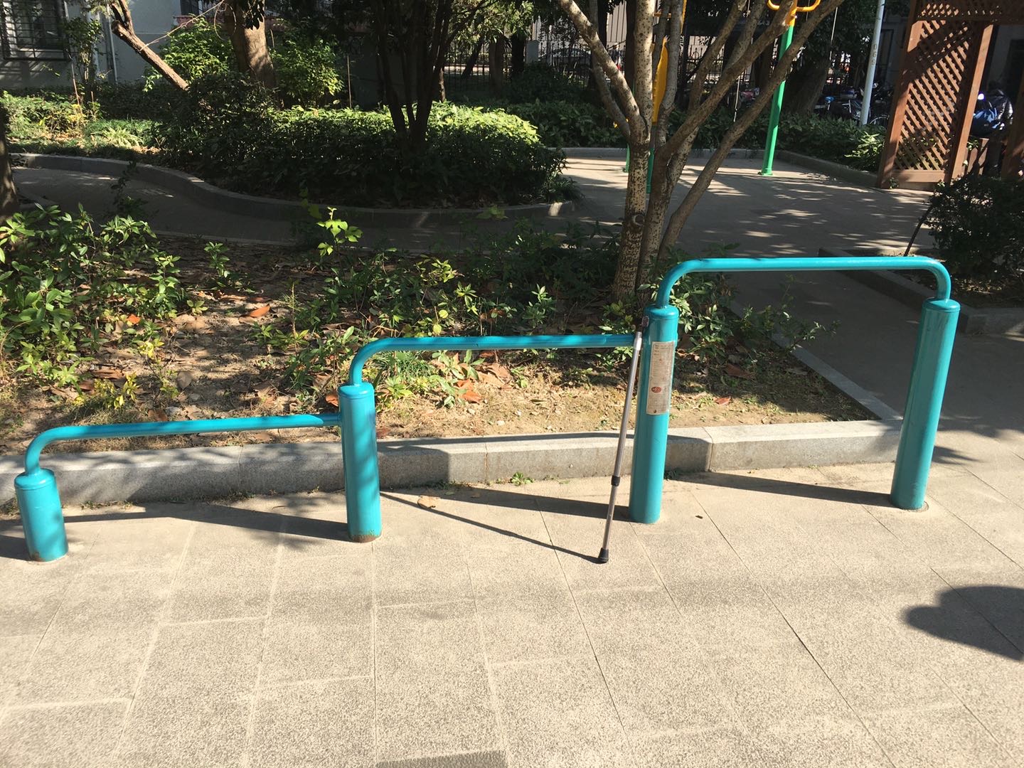 弹震压腿器