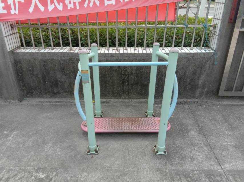 晃板健身器