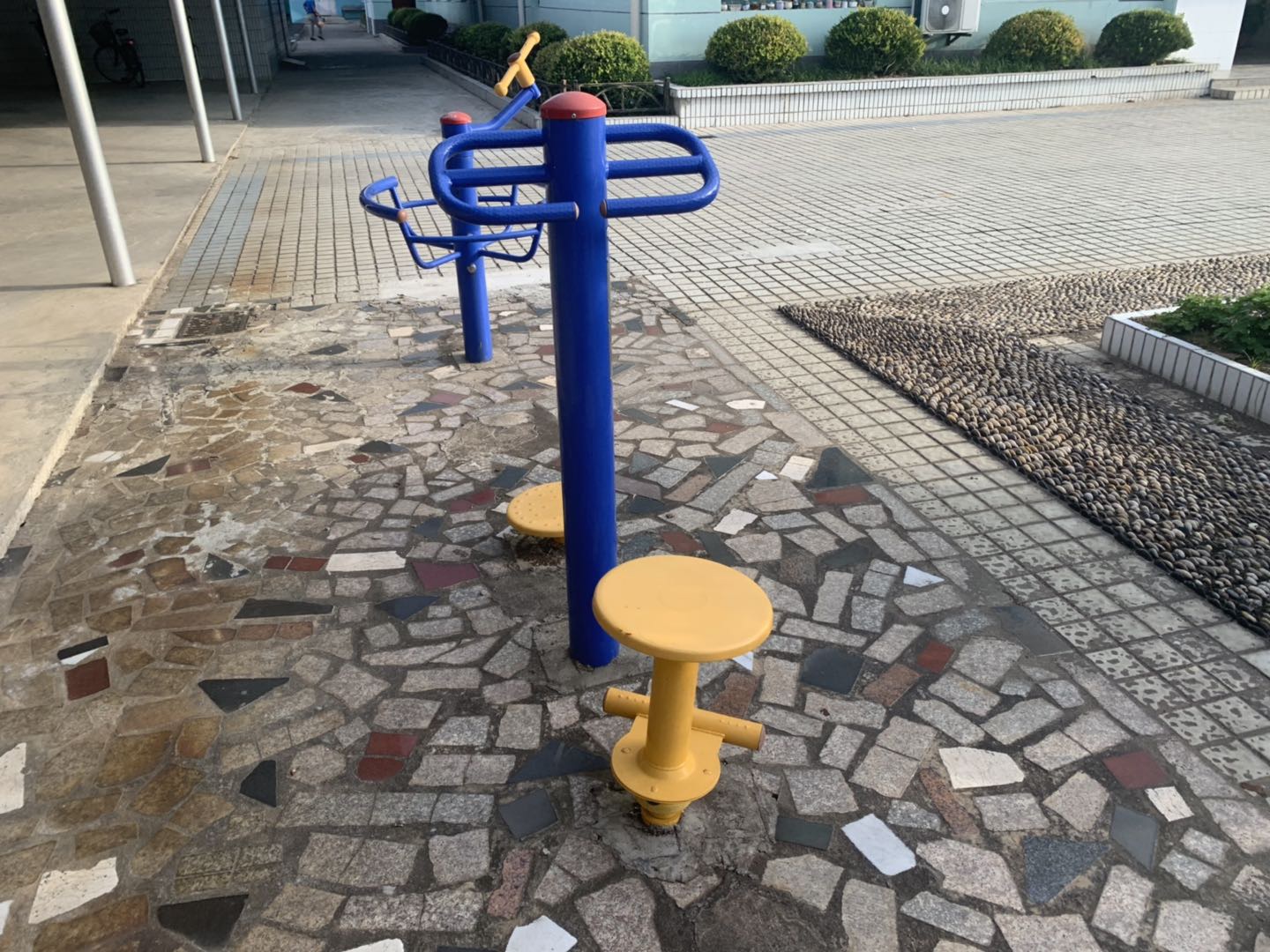 双位扭腰器