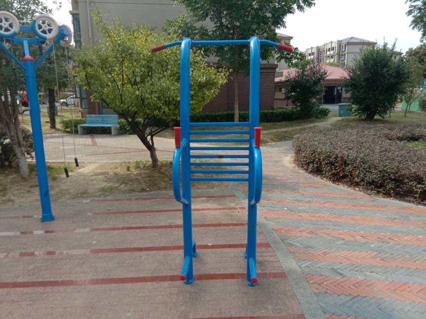 多功能训练器