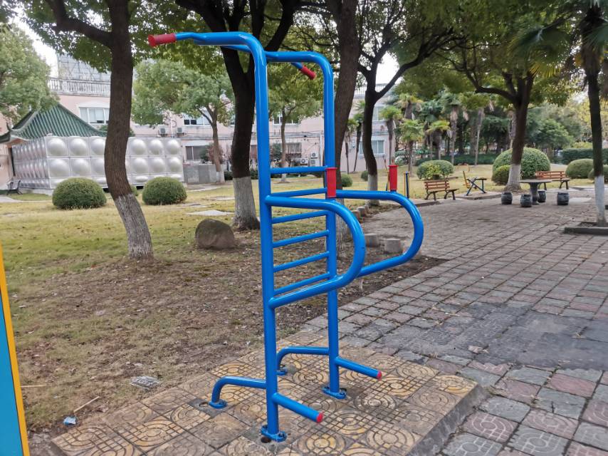 多功能训练器