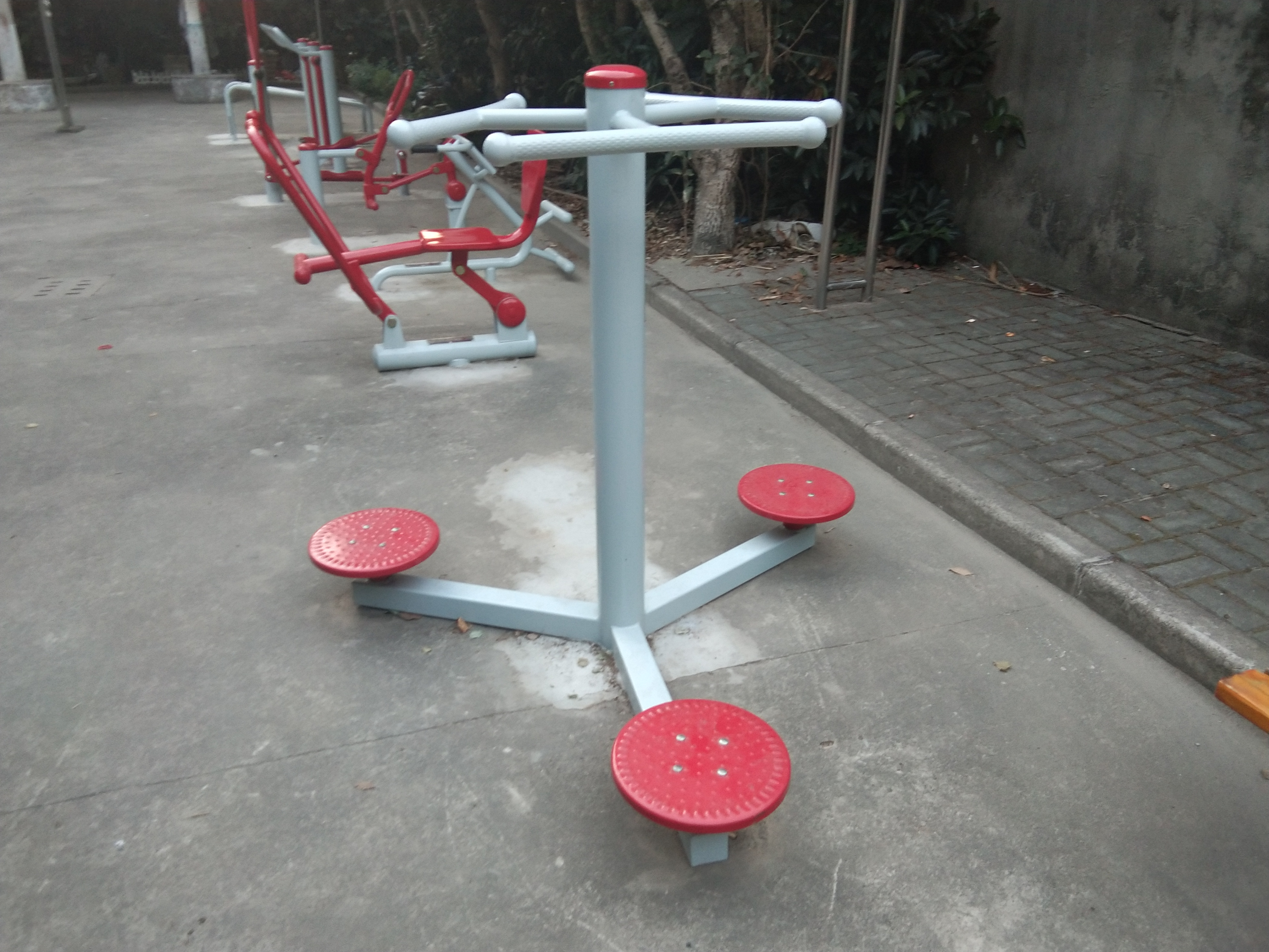 三位扭腰器