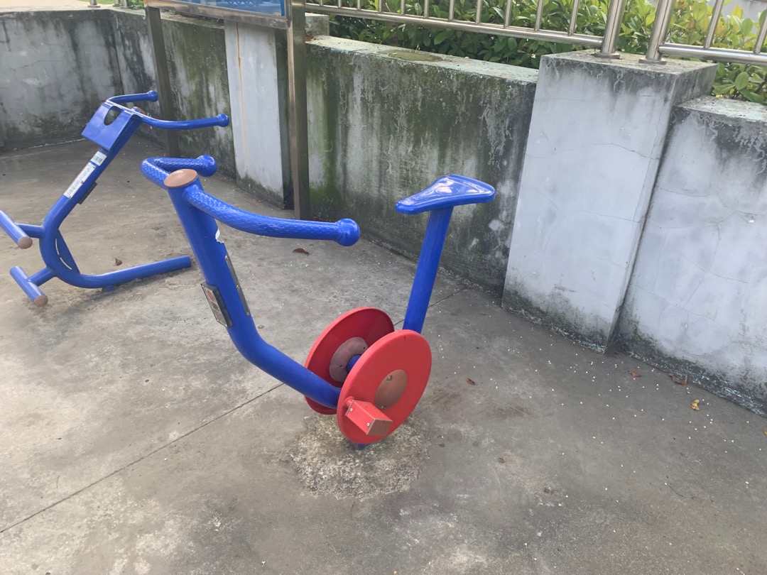 直立健身车