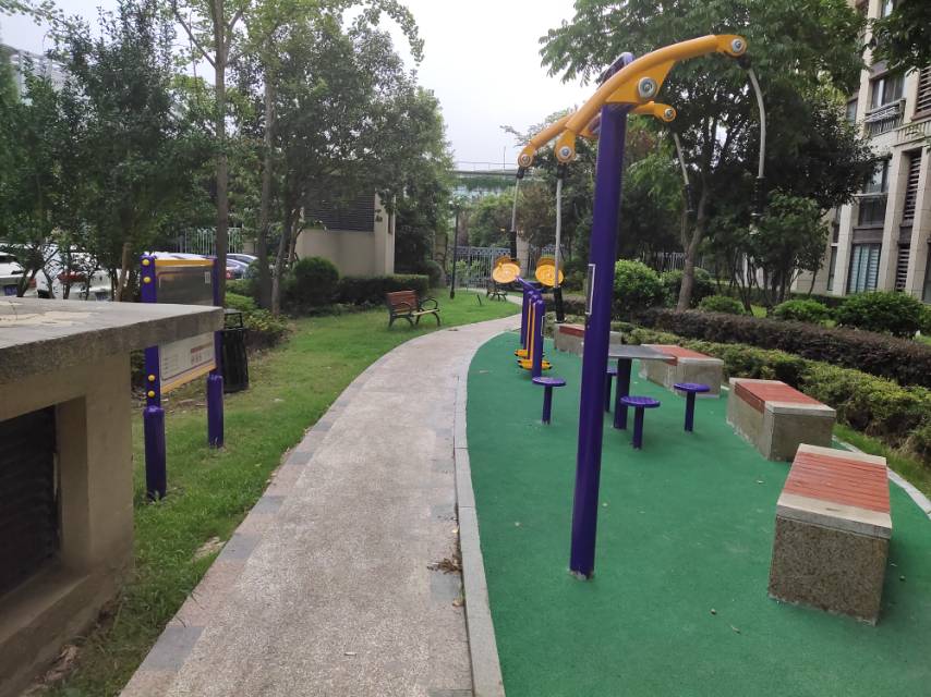 龙阳居委市民益智健身点1