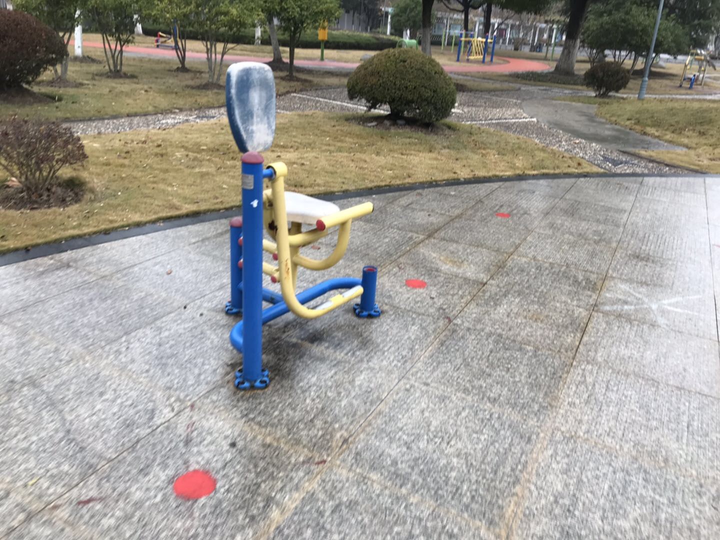自重腿部锻炼器