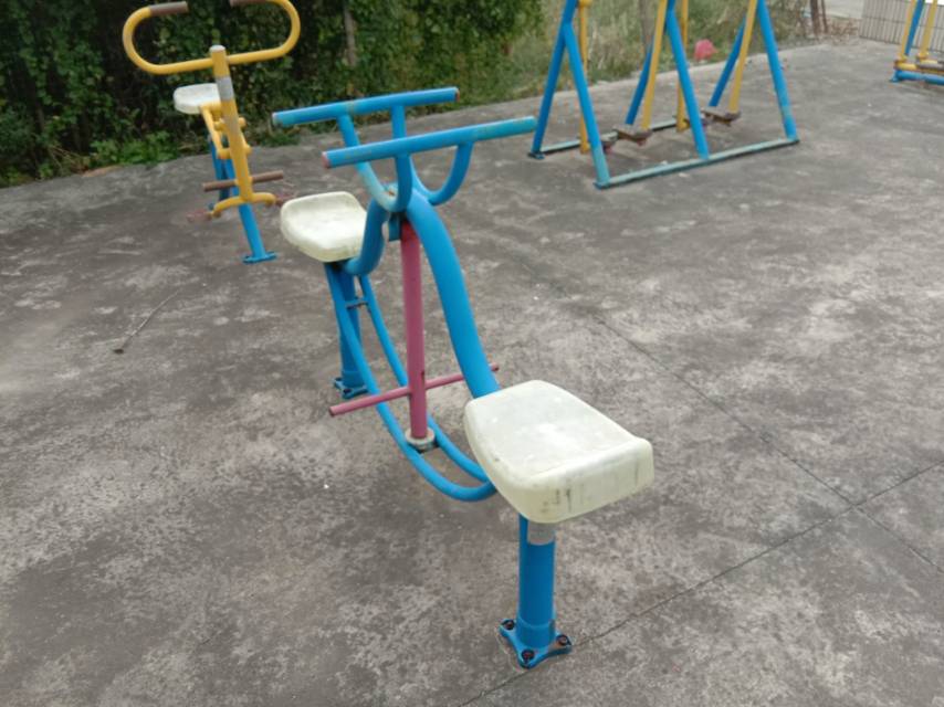 下肢锻炼器