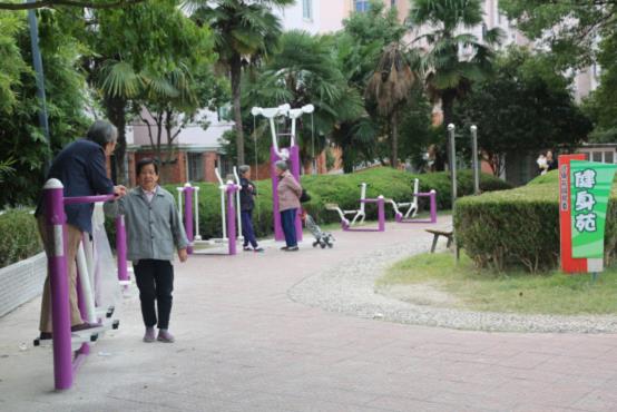 兴银居委健身A点南侧