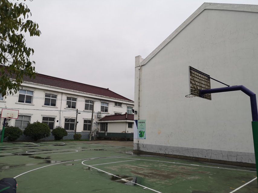 九龙村篮球场