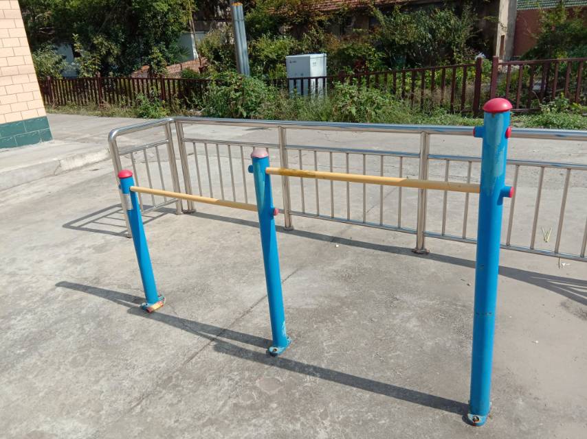 压腿杠