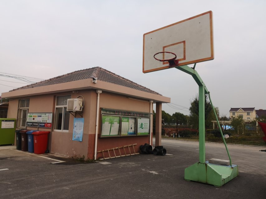 牌楼村村委会篮球场