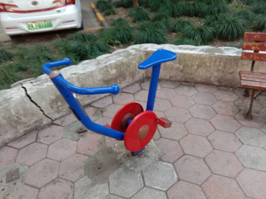 直立健身车