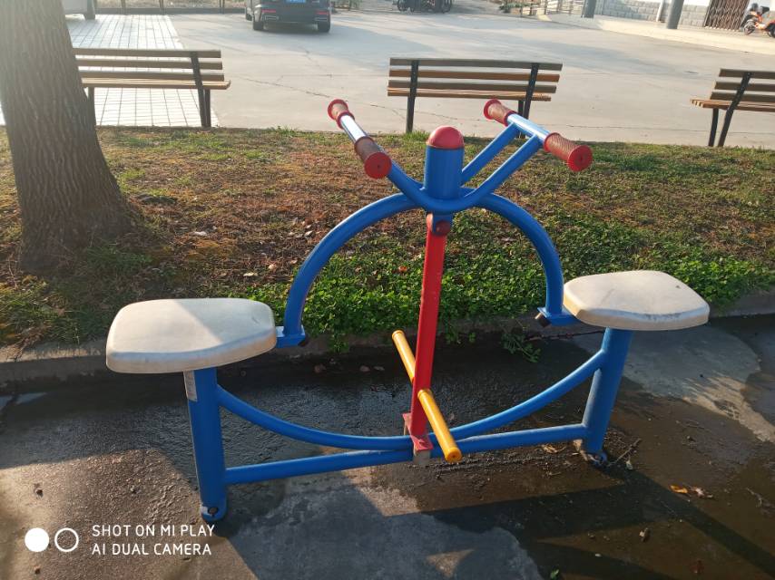 下肢锻炼器