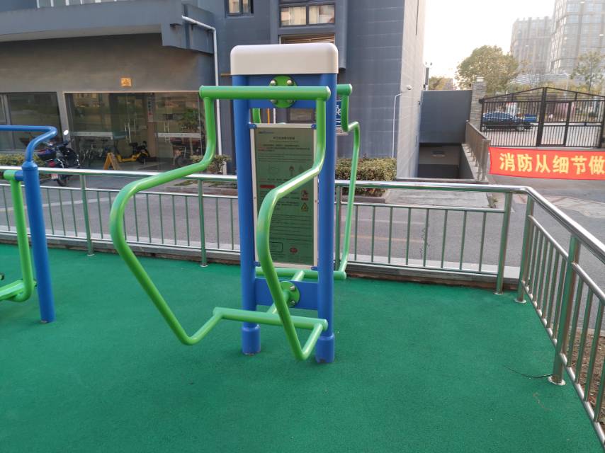 双立柱曲臂训练器