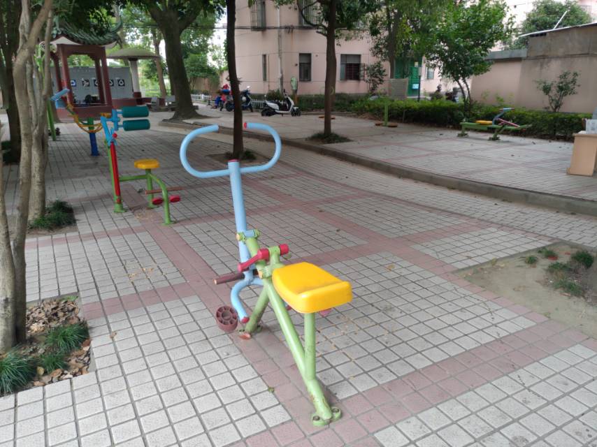 花园新村北小区健身点