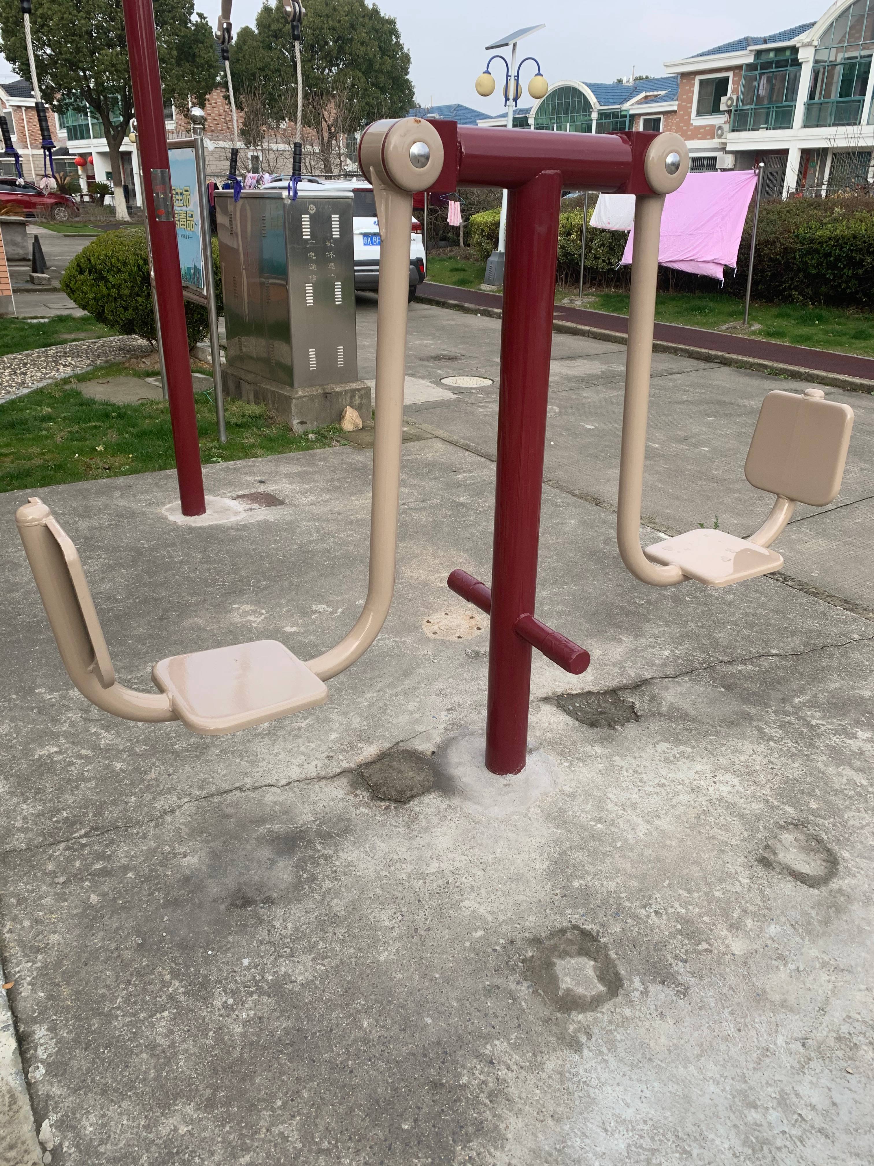 双人坐蹬器