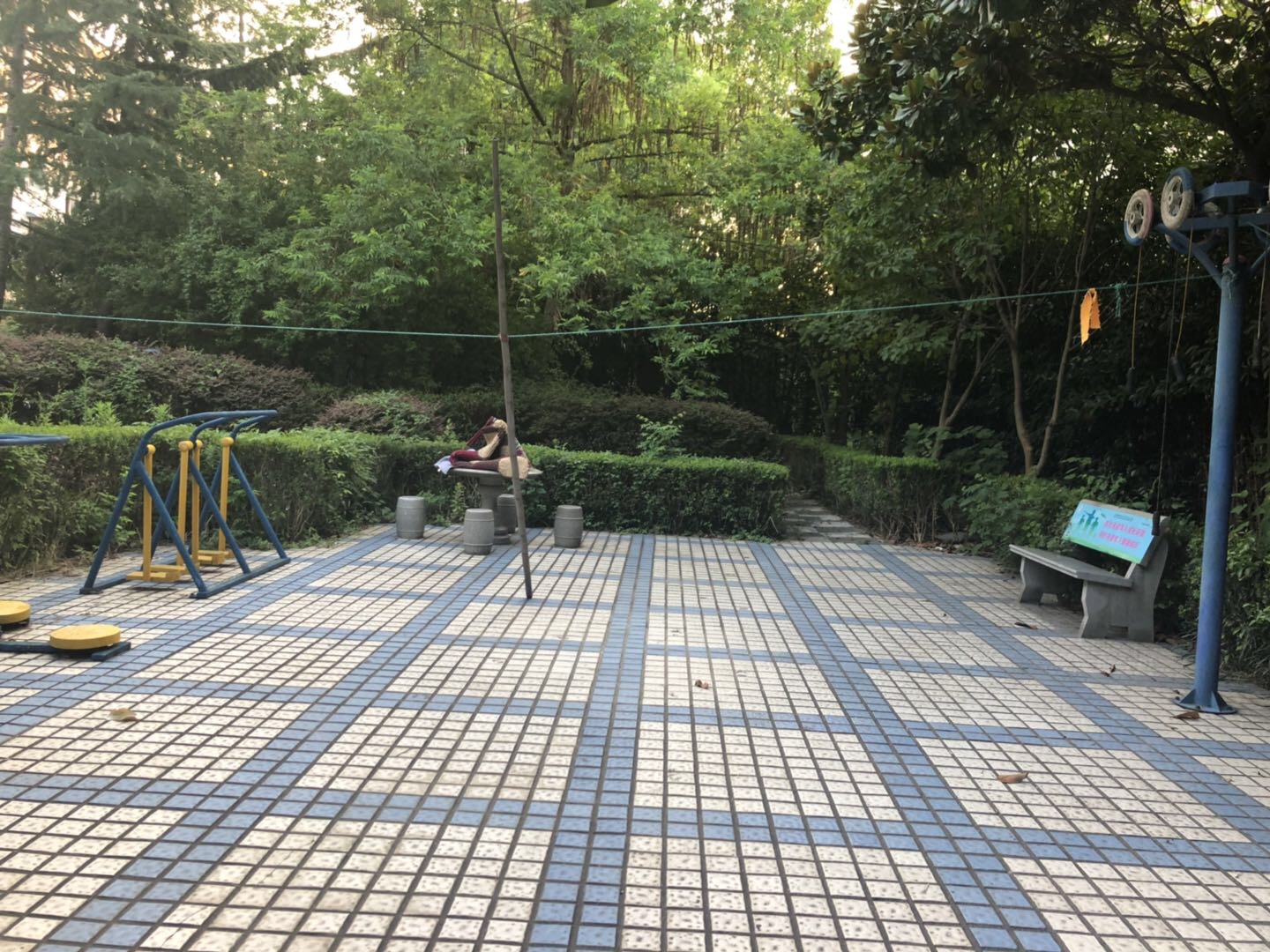 塔城东路365弄健身点