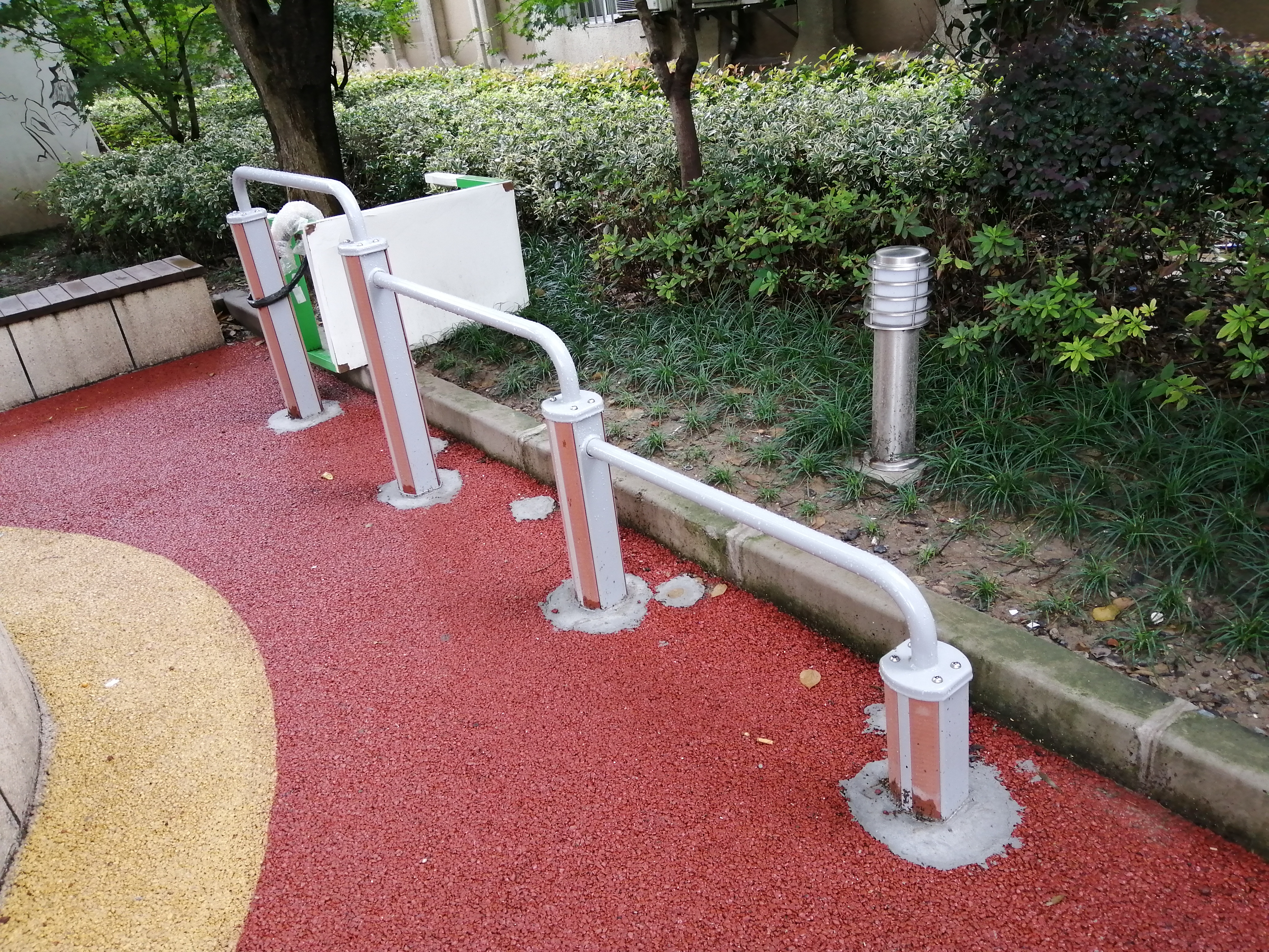 弹震压腿器