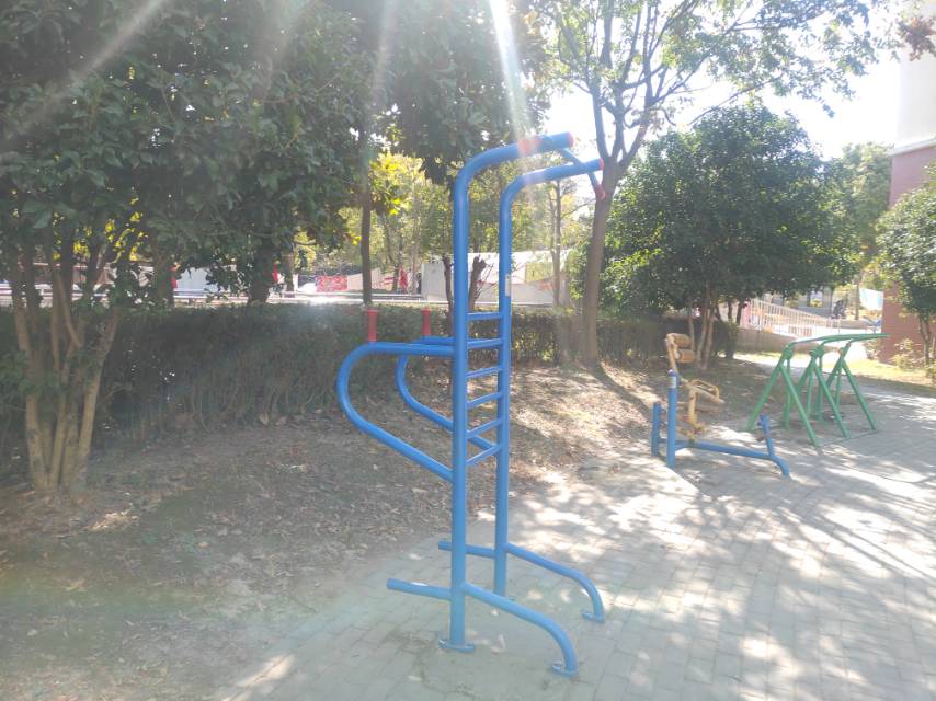多功能训练器