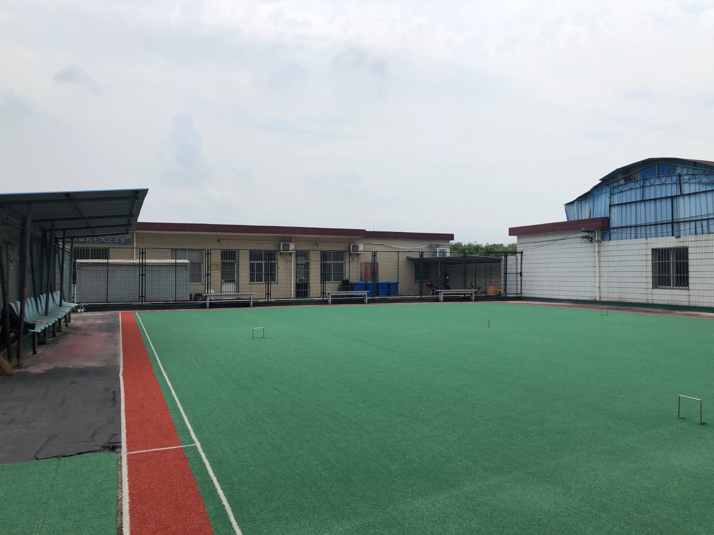 宅东居委会北门球场