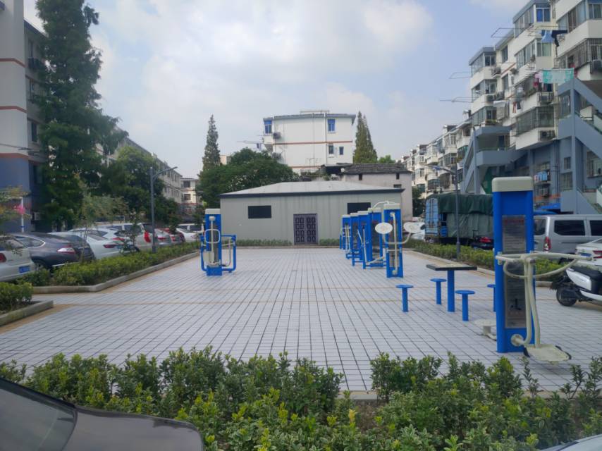 西林塔塔湾新村健身点