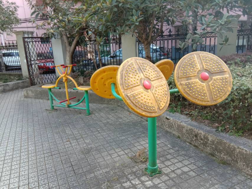 蓝高居委市民益智健身点1