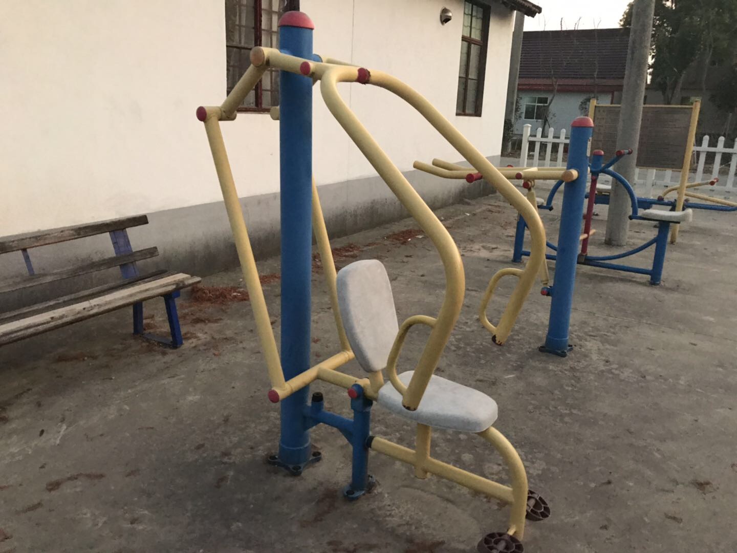 自重推胸器
