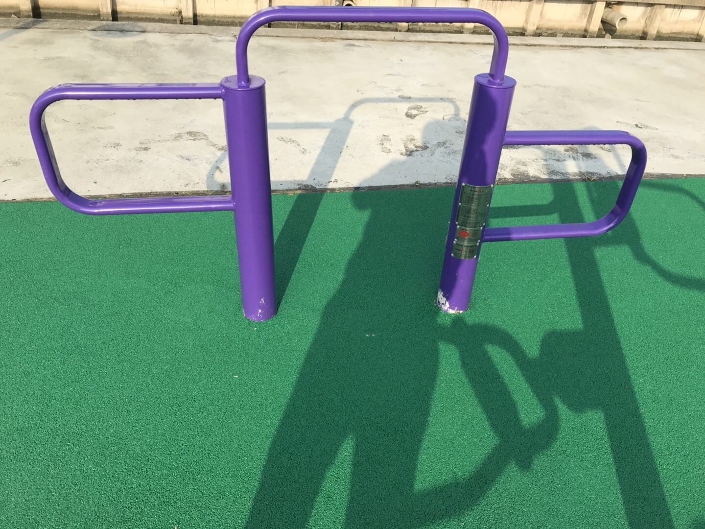 弹振压腿器