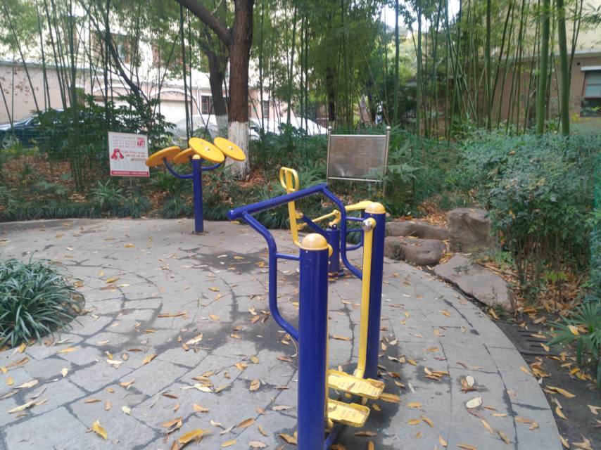 古龙三居居委B健身苑点