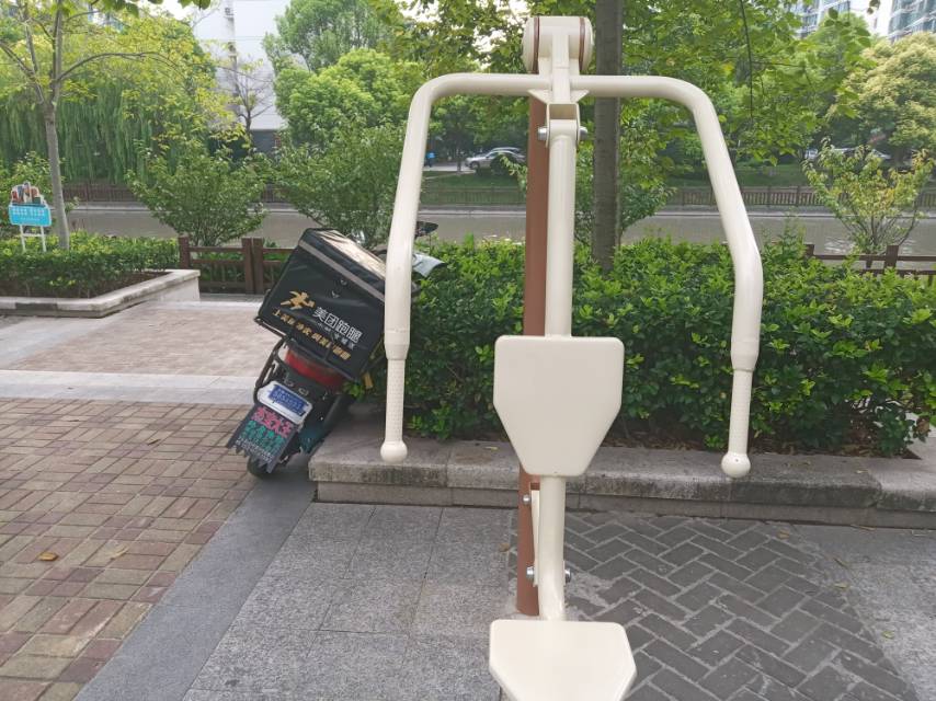 坐推训练器