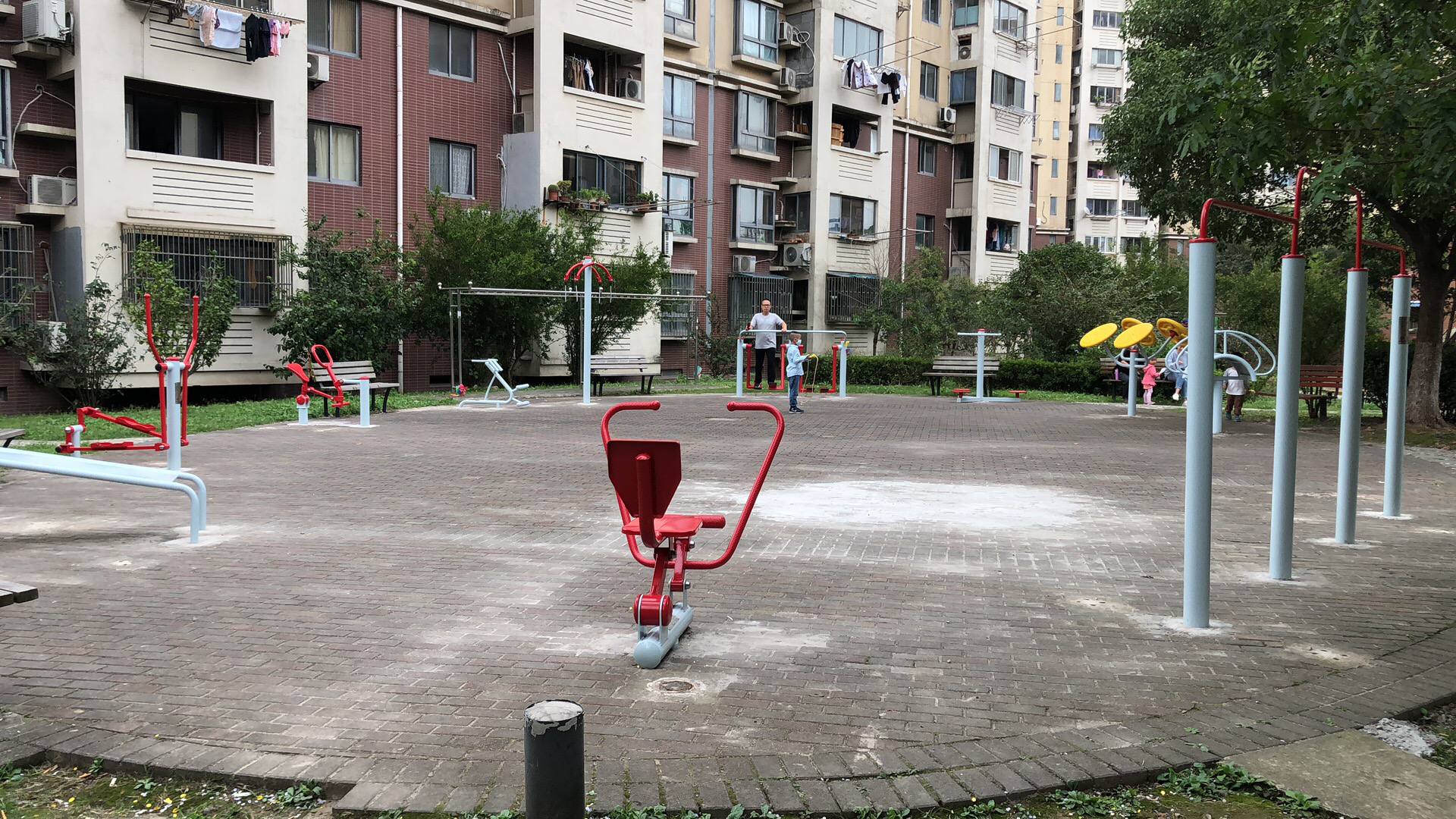 艾南花苑居委健身点