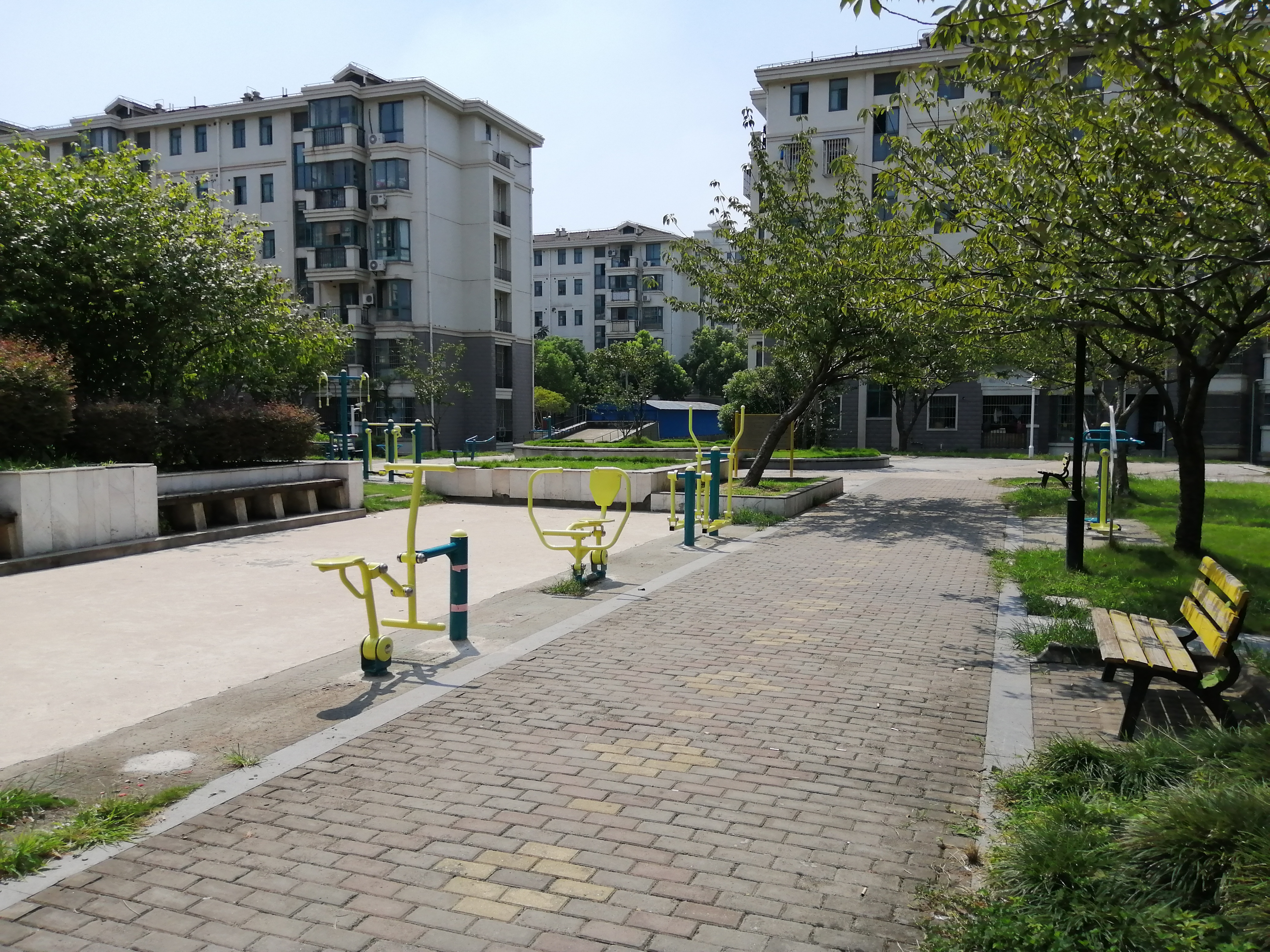 浦东新区高东镇新高苑居民委员会健身苑点1