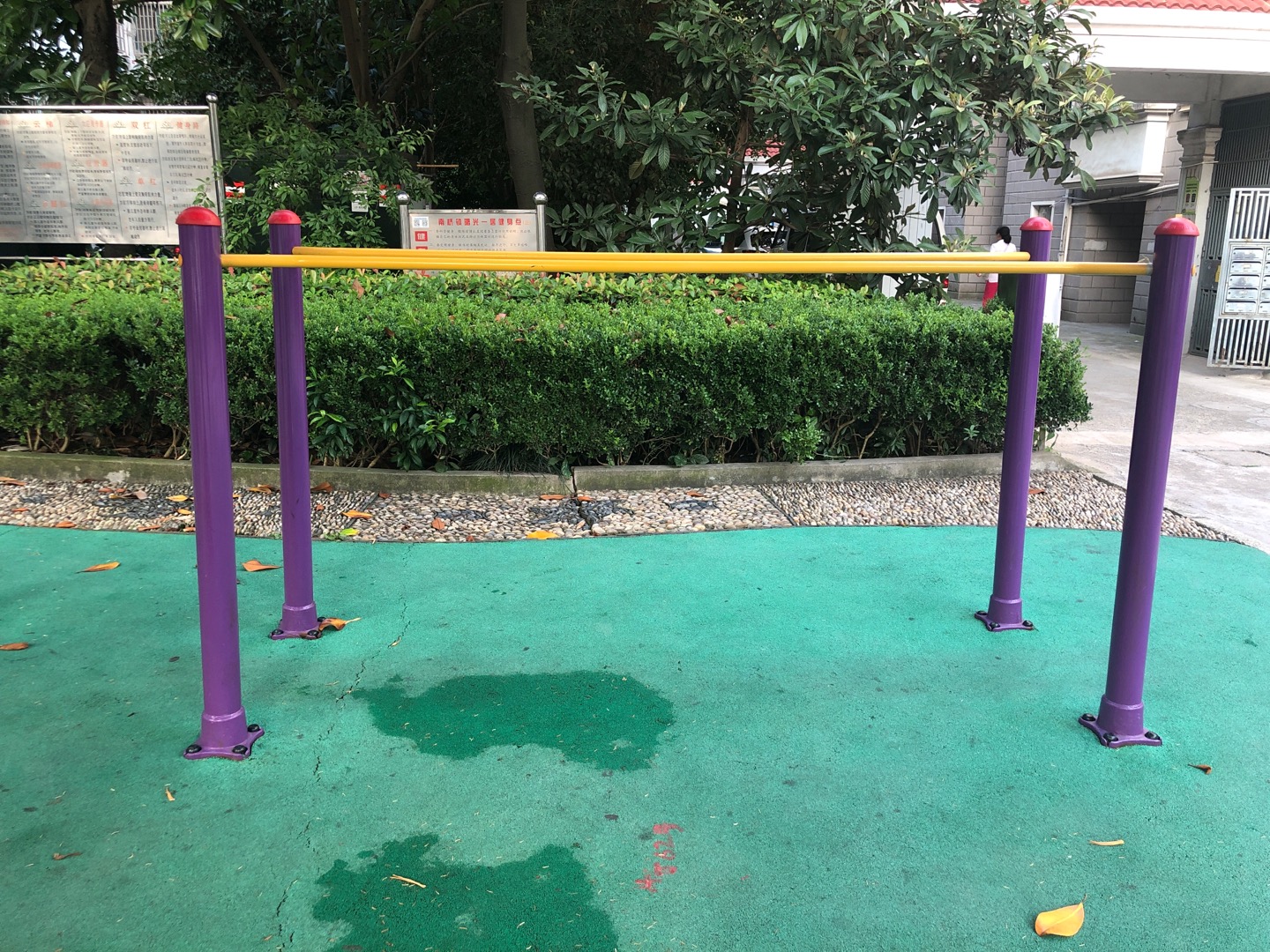 双杠健身器