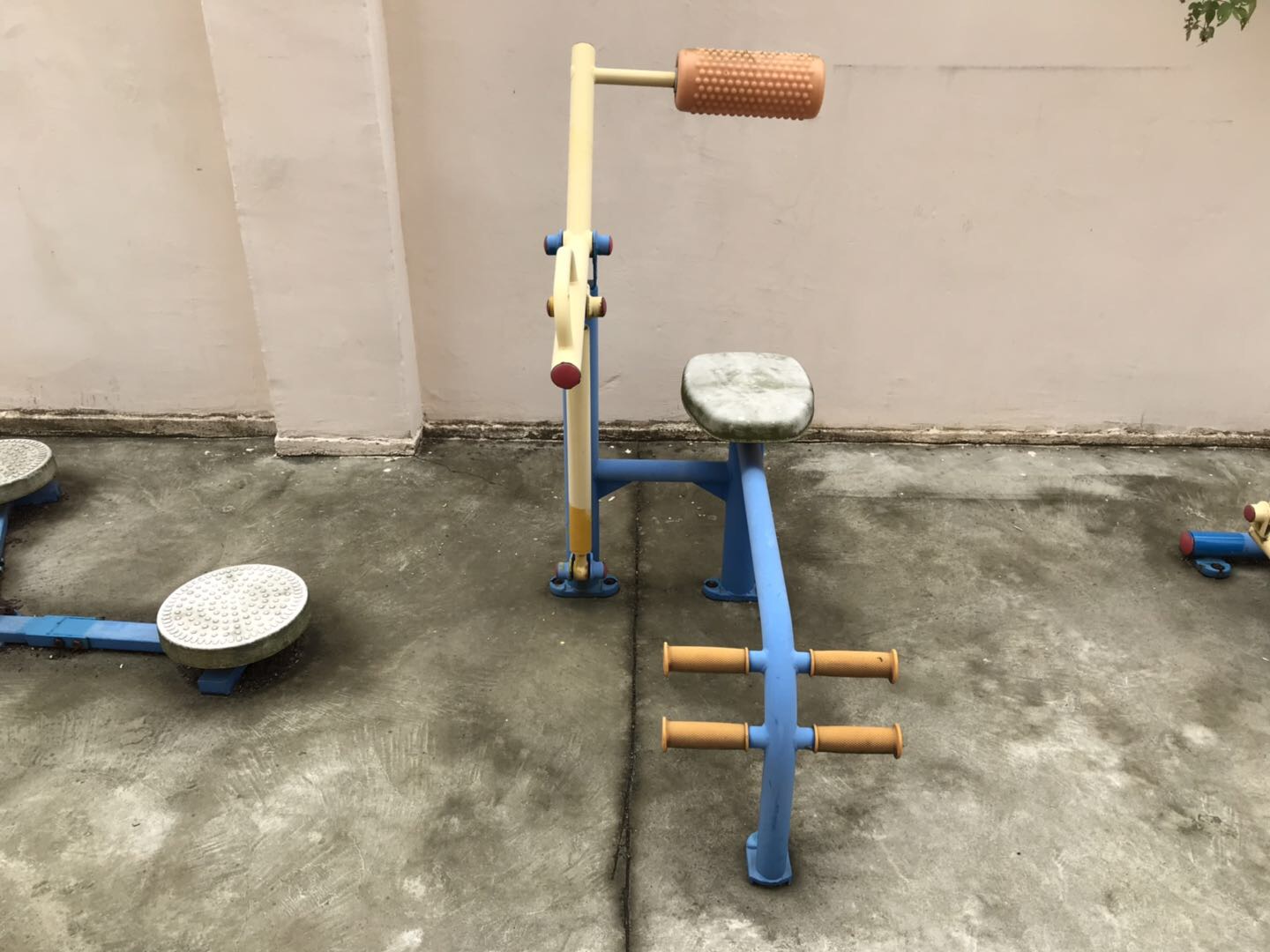 腹背锻炼器