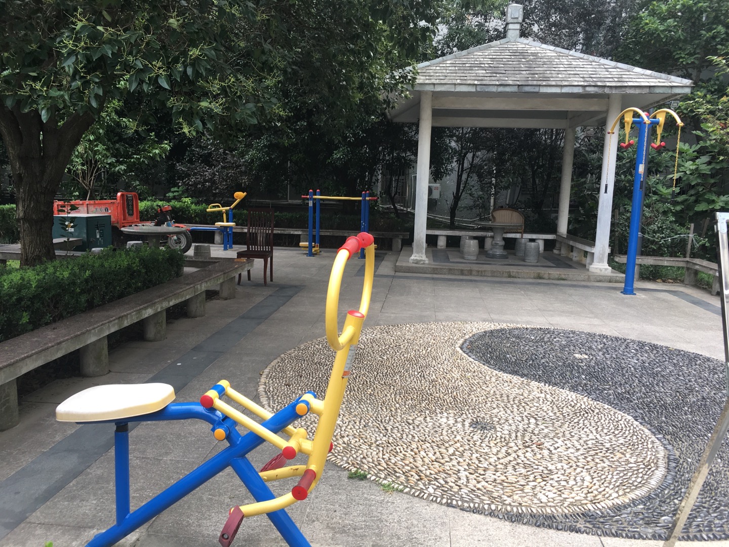 西郊居委西郊公寓（北块）健身点