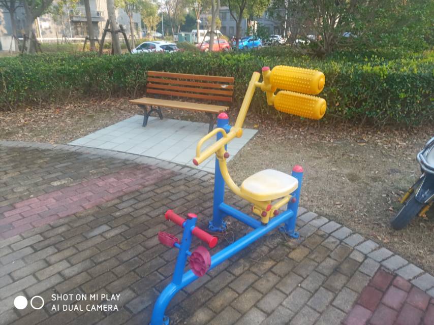 自重腰背锻炼器