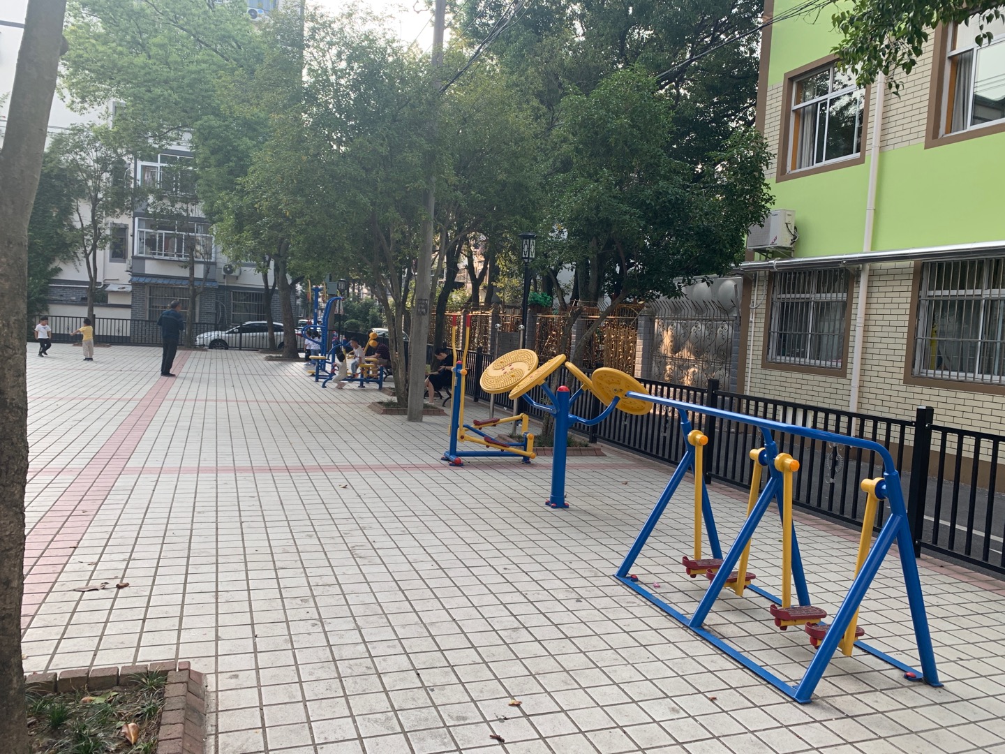 方东二村健身点