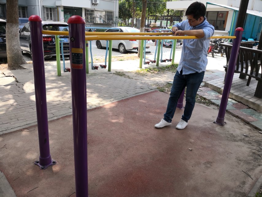 双杠健身器