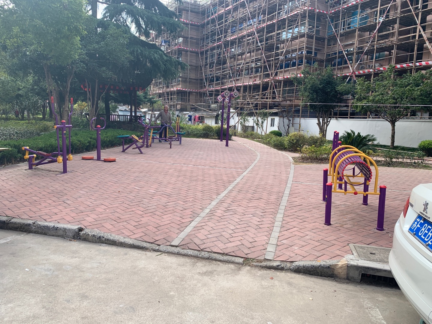 东荷居委市民益智健身点