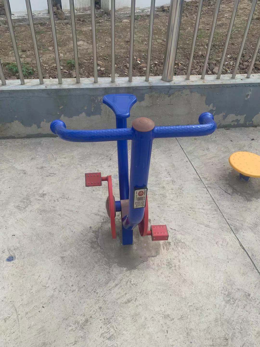 直立健身车