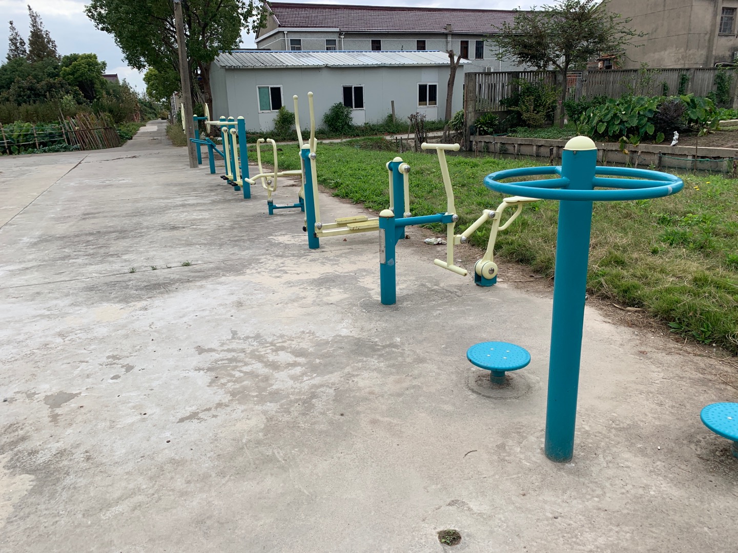 竖新镇堡西村健身点三