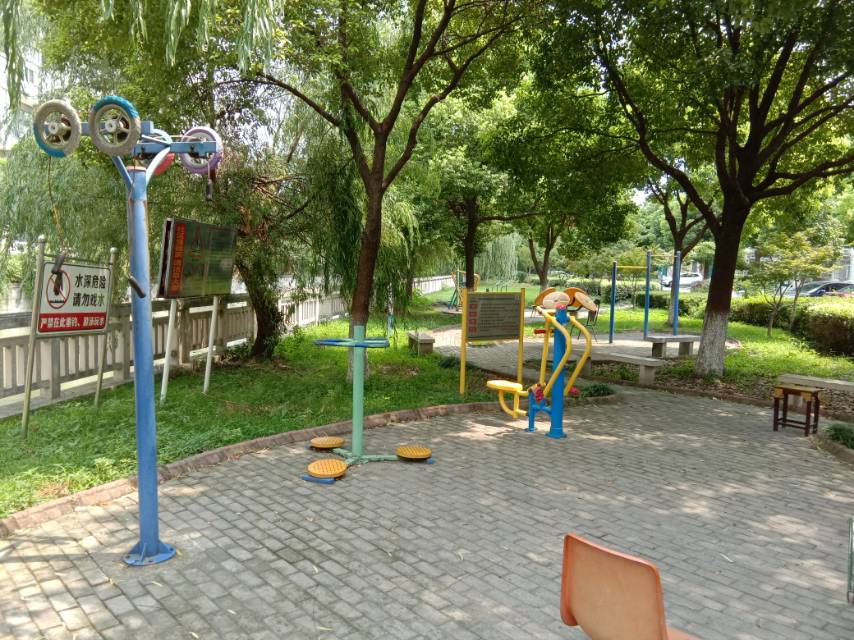 育苑小区1868弄北区市民健身点