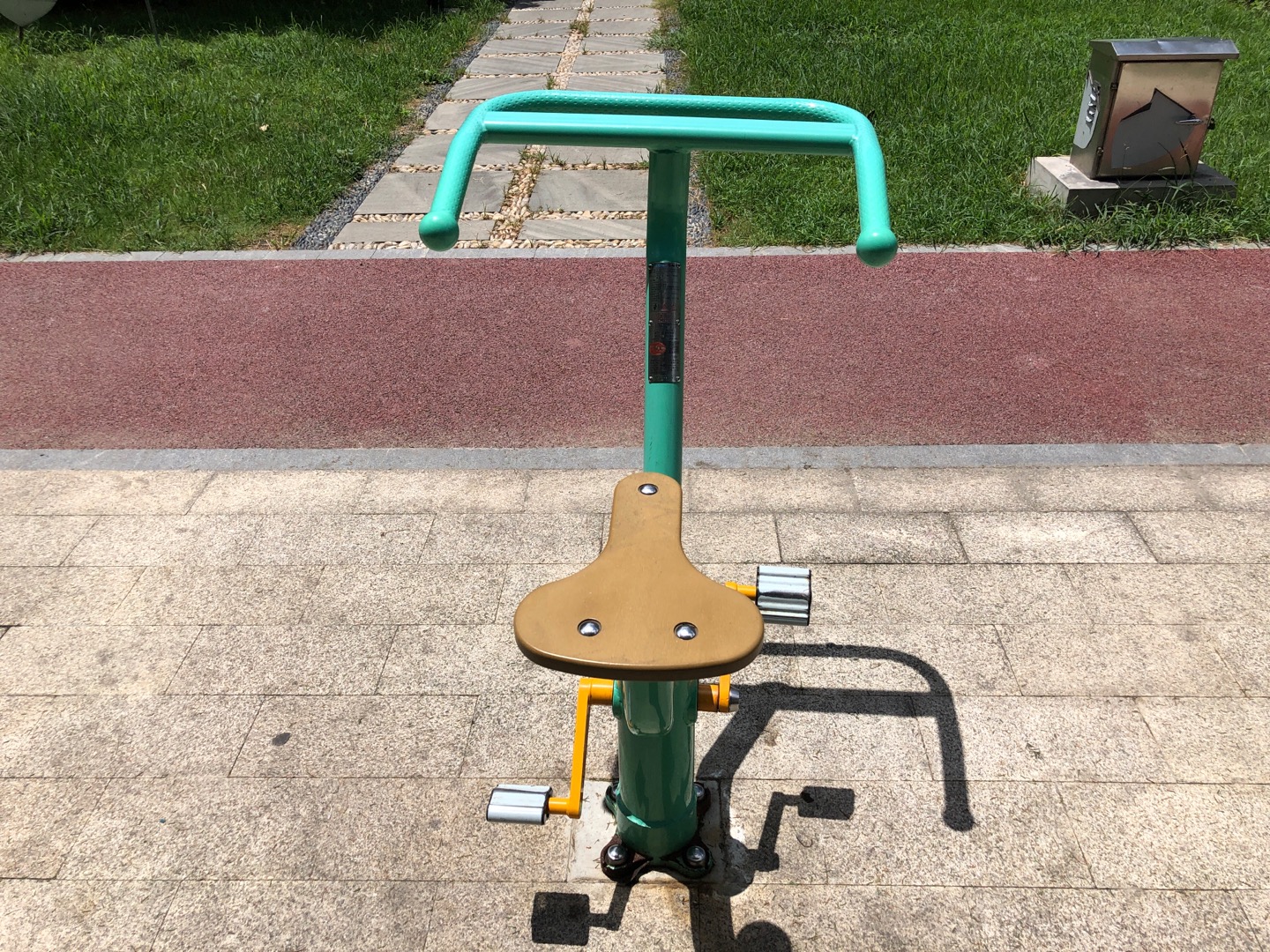 直立健身车