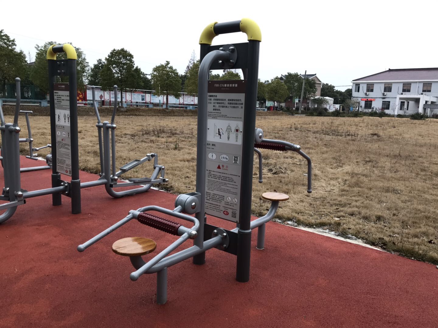 腰部按摩器