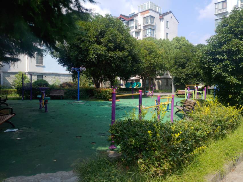 西林塔松石苑健身点
