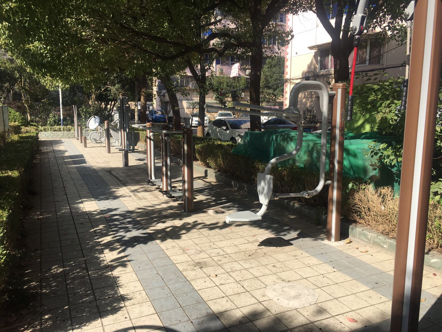 凌十三居委健身点1